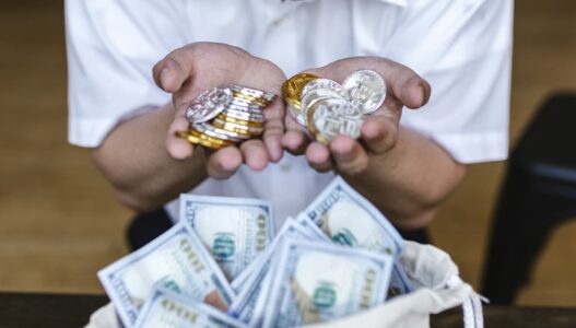 The difference between bitcoin and traditional currency